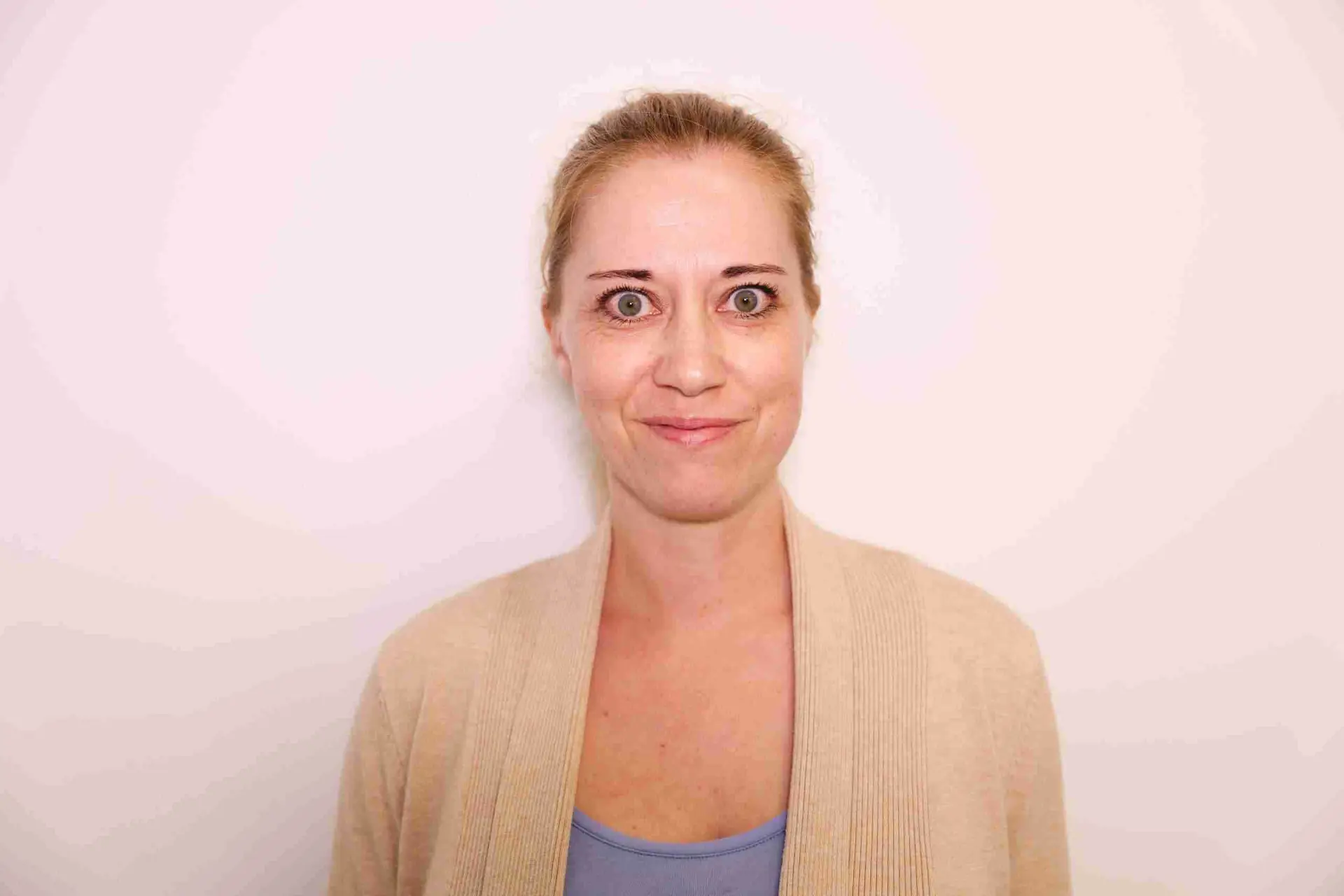 Headshot of Founder K9sOverCoffee, Pet SEO-Copywriter and Editor Barbara Rivers